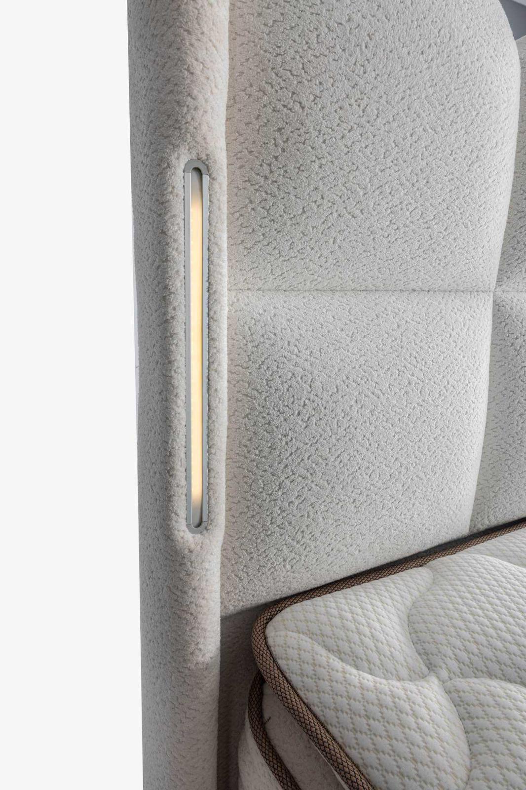 Lit Coffre Tiffany 2 avec LED intégrée – 160 × 200 cm
