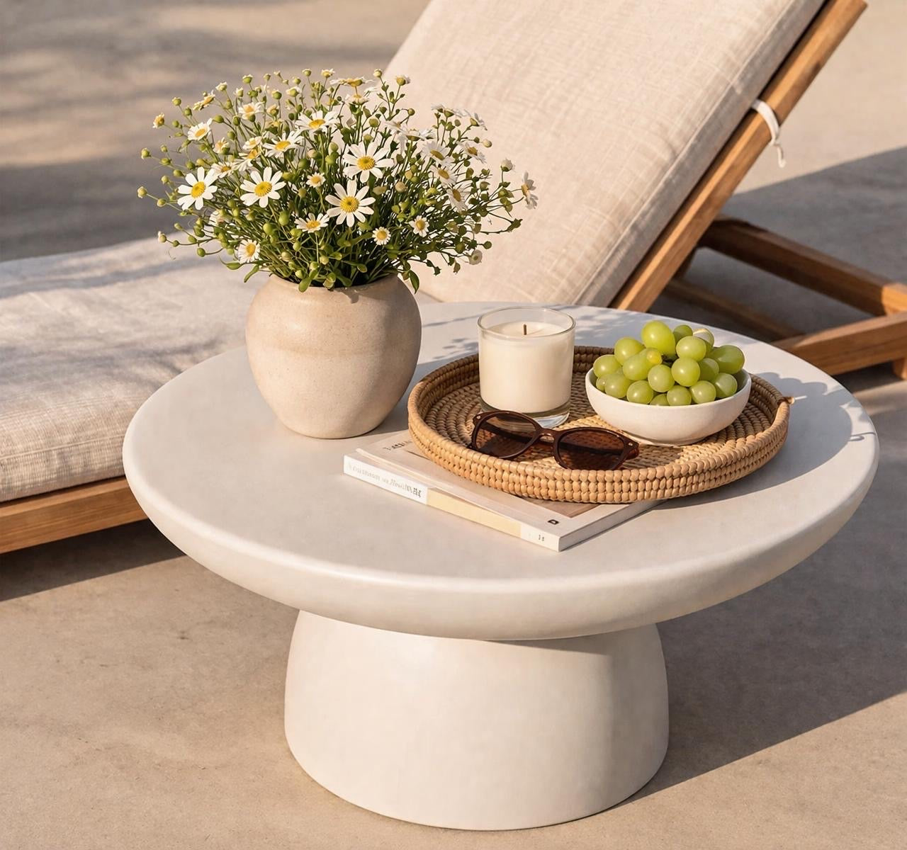 Table basse Galet – Effet travertin mat, design sculptural
