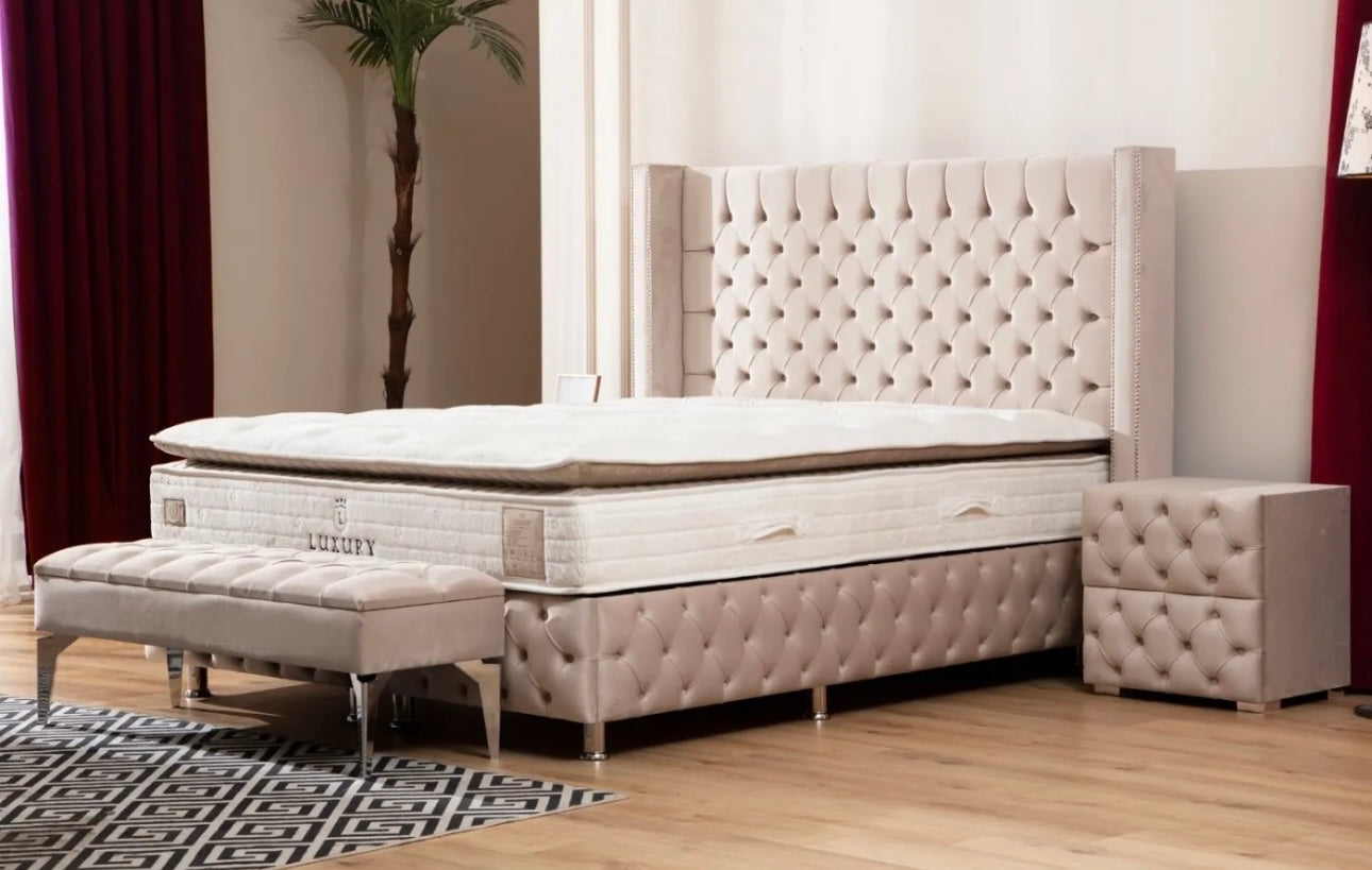 LIT COFFRE CLOUTE BEIGE  180 x 200 cm