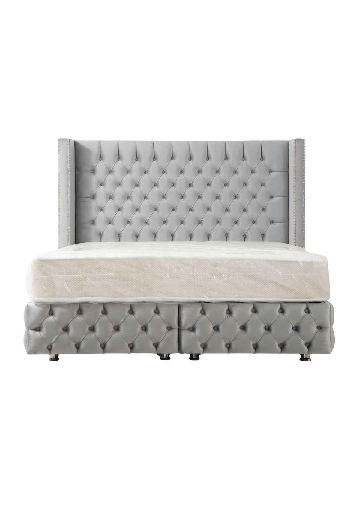 LIT COFFRE CLOUTÉ GRIS 140X190